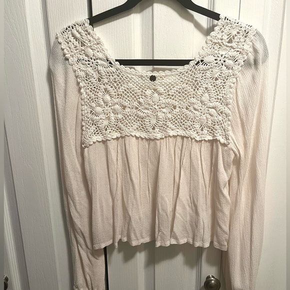 Billabong Cream Blouse with Crochet Detail - Picture 5 of 5